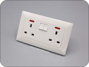 UK Socket Avec Interrupteur Et Lumière