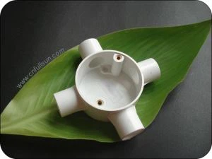 Boîte de conduit en PVC 4 voies non conductrice